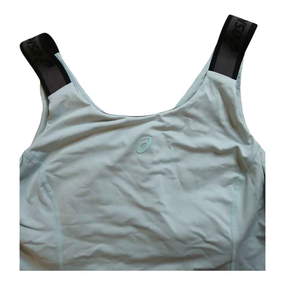 Womens size Medium built in sports bra tank top - Picture 3 of 4